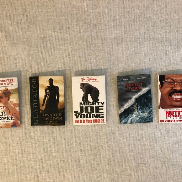 Set of 20 Movie & Kids Buttons - Picture 4 of 10